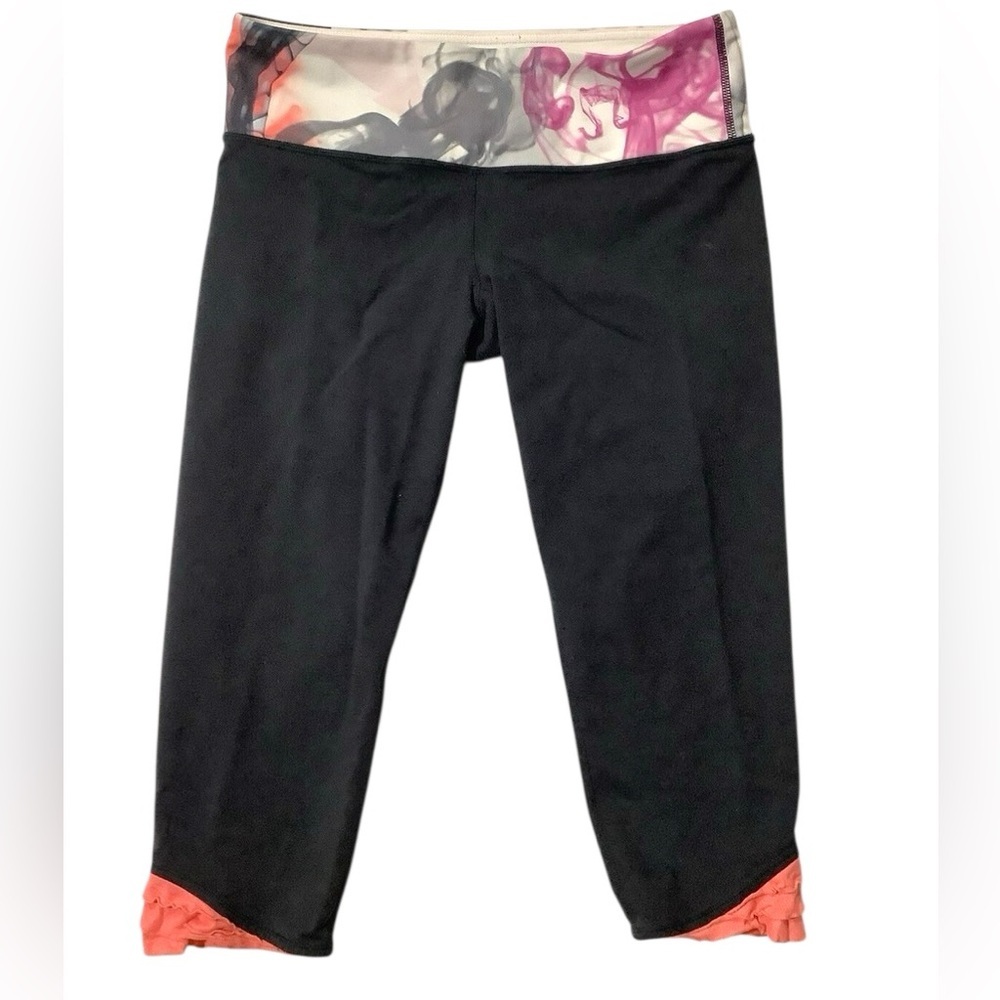 LULULEMON Black, white, gray and Orange cropped marble legging capris w ruffles